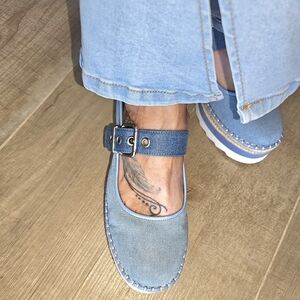 NWOB Chelsea & Violet Comfortable Blue Denim Shoes Size 10